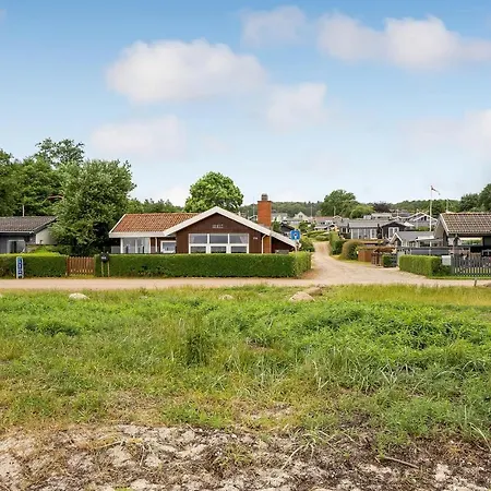 Stunning In Bjert With 2 Bedrooms And Wifi 2 * Binderup Strand