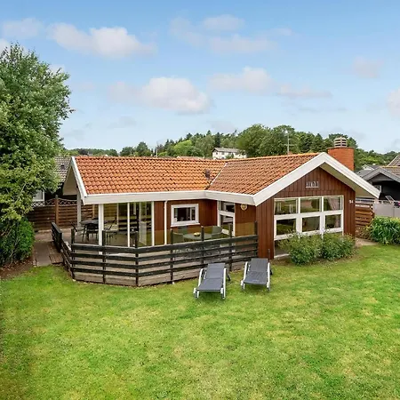 Stunning In Bjert With 2 Bedrooms And Wifi 2 Binderup Strand