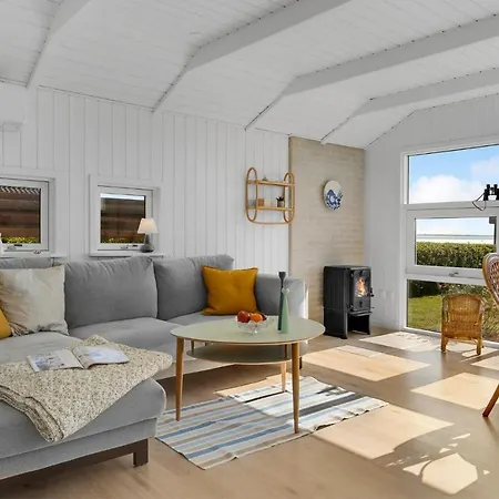 Stunning In Bjert With 2 Bedrooms And Wifi 2 * Binderup Strand