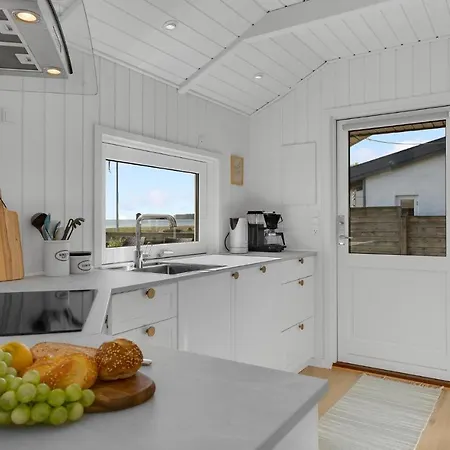 Stunning In Bjert With 2 Bedrooms And Wifi 2 Prázdninový dům Binderup Strand